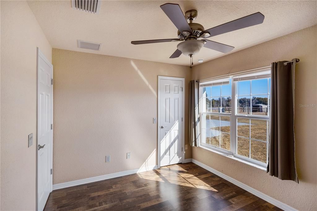 For Sale: $1,250,000 (6 beds, 5 baths, 1632 Square Feet)