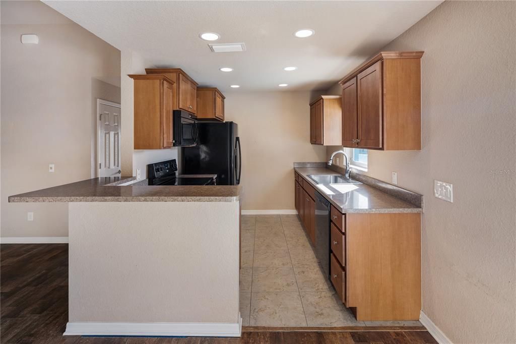 For Sale: $1,250,000 (6 beds, 5 baths, 1632 Square Feet)