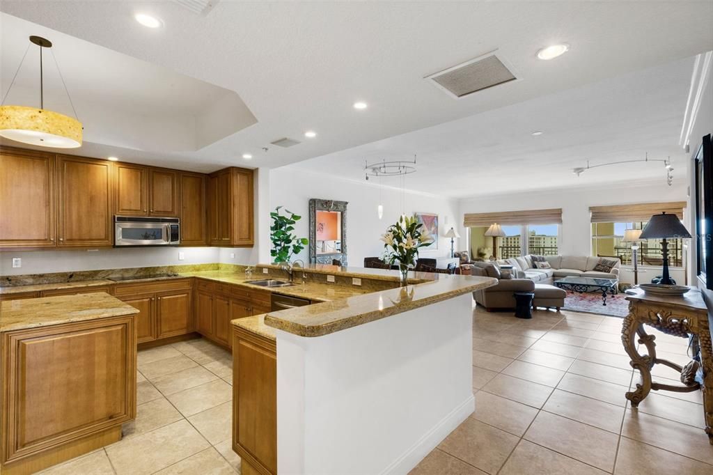 Activo con contrato: $1,595,000 (3 camas, 3 baños, 3003 Pies cuadrados)