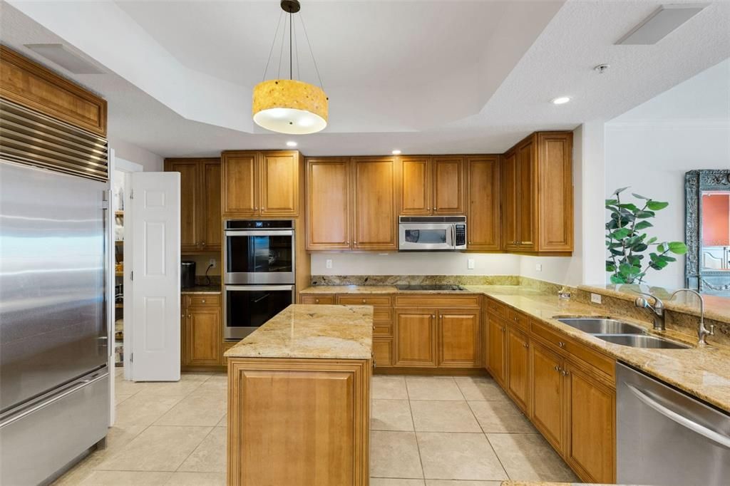 Activo con contrato: $1,595,000 (3 camas, 3 baños, 3003 Pies cuadrados)