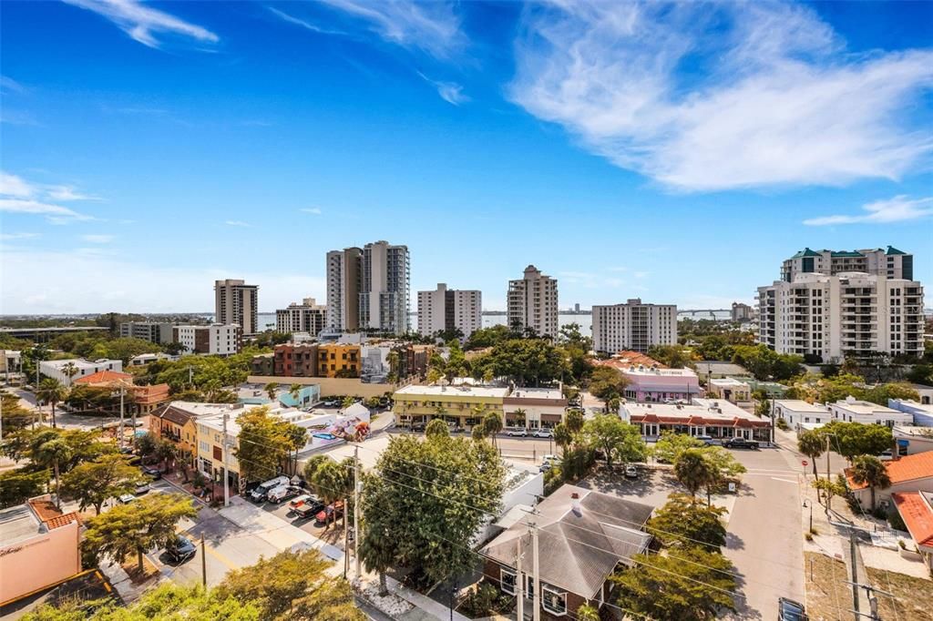 Activo con contrato: $1,595,000 (3 camas, 3 baños, 3003 Pies cuadrados)
