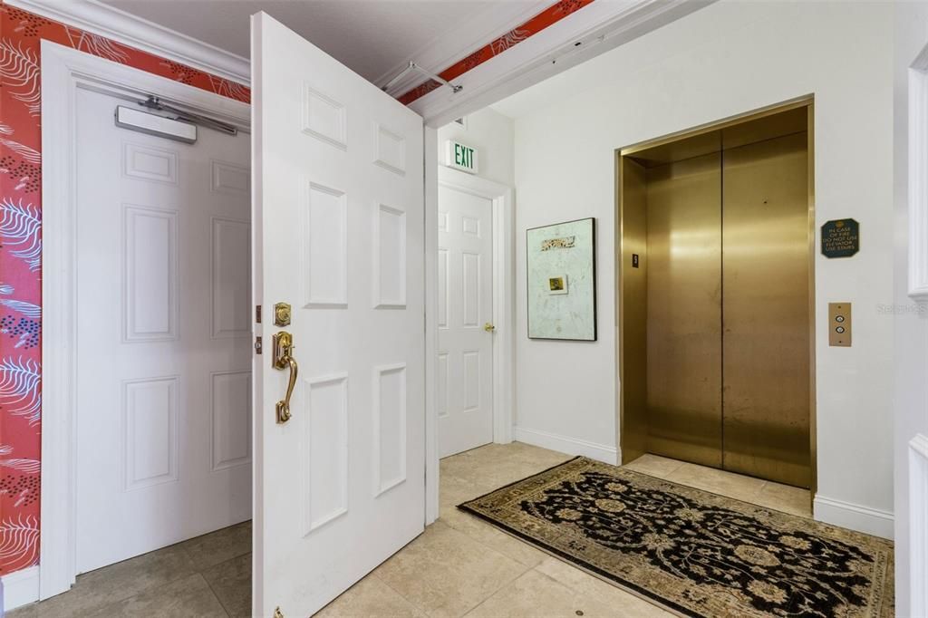 Activo con contrato: $1,595,000 (3 camas, 3 baños, 3003 Pies cuadrados)