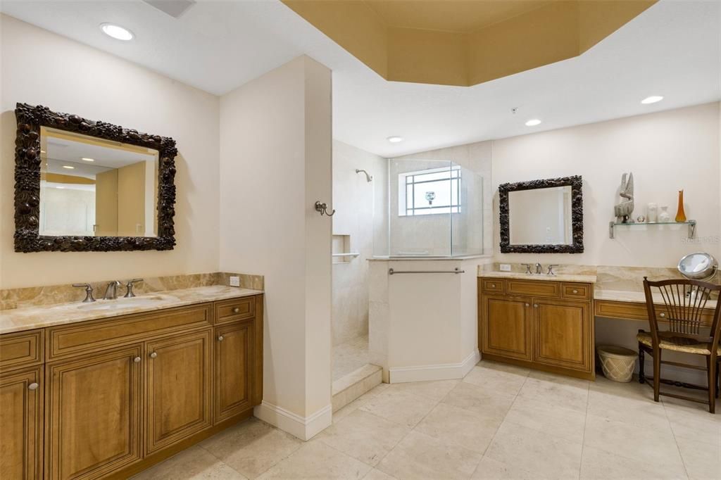 Activo con contrato: $1,595,000 (3 camas, 3 baños, 3003 Pies cuadrados)