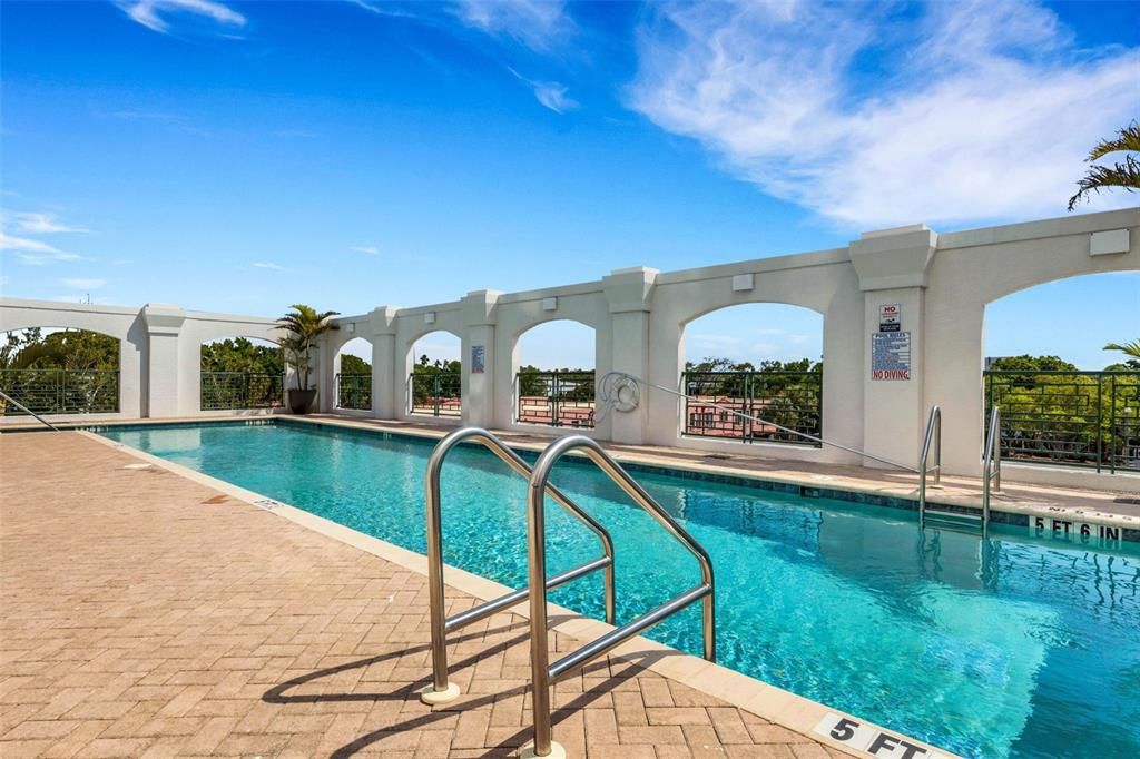 Activo con contrato: $1,595,000 (3 camas, 3 baños, 3003 Pies cuadrados)