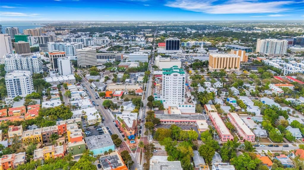 Activo con contrato: $1,595,000 (3 camas, 3 baños, 3003 Pies cuadrados)
