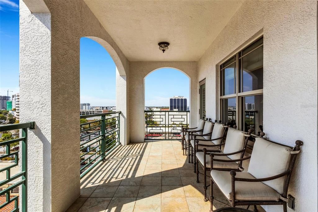 Activo con contrato: $1,595,000 (3 camas, 3 baños, 3003 Pies cuadrados)
