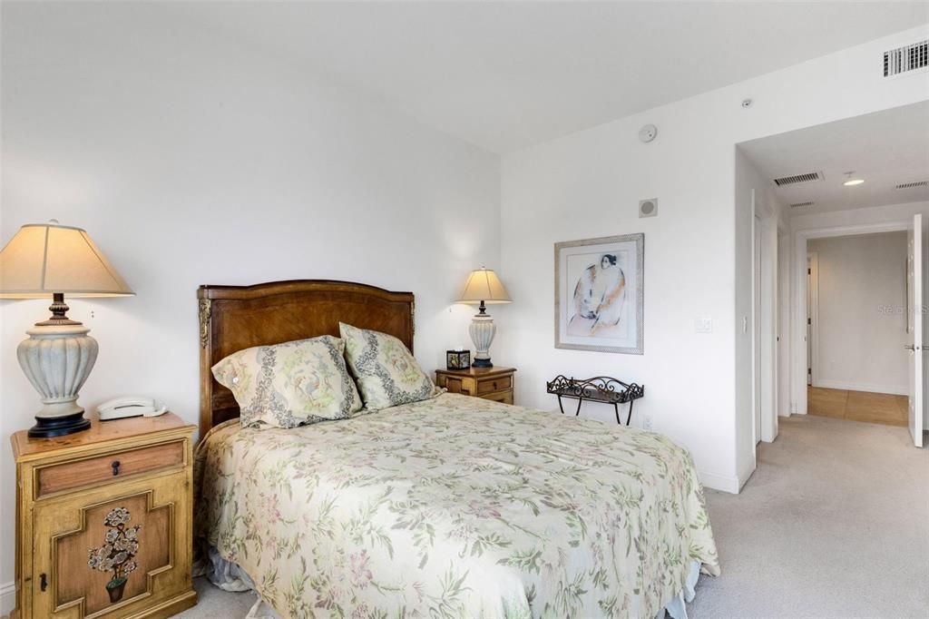 Activo con contrato: $1,595,000 (3 camas, 3 baños, 3003 Pies cuadrados)