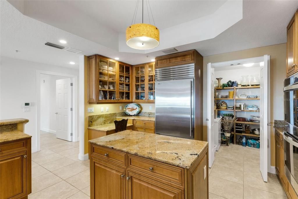 Activo con contrato: $1,595,000 (3 camas, 3 baños, 3003 Pies cuadrados)