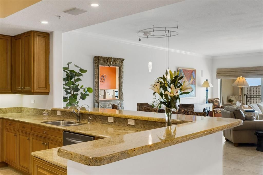 Activo con contrato: $1,595,000 (3 camas, 3 baños, 3003 Pies cuadrados)