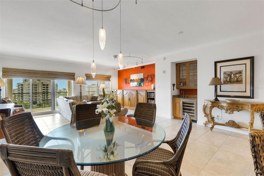 Activo con contrato: $1,595,000 (3 camas, 3 baños, 3003 Pies cuadrados)