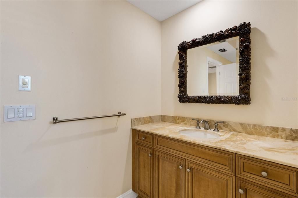 Activo con contrato: $1,595,000 (3 camas, 3 baños, 3003 Pies cuadrados)