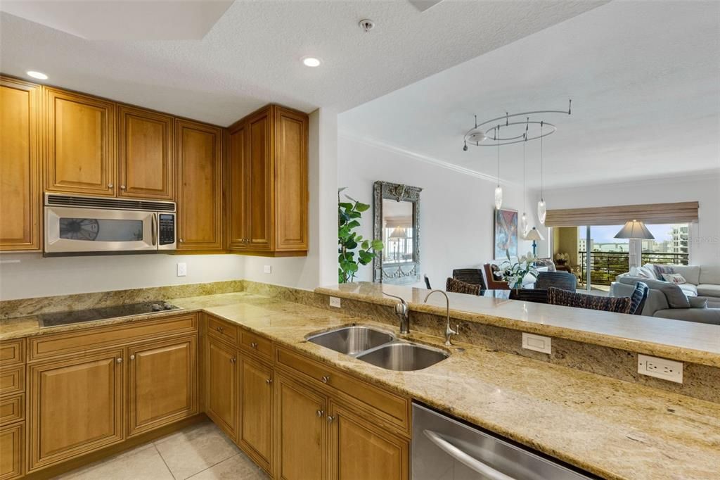 Activo con contrato: $1,595,000 (3 camas, 3 baños, 3003 Pies cuadrados)