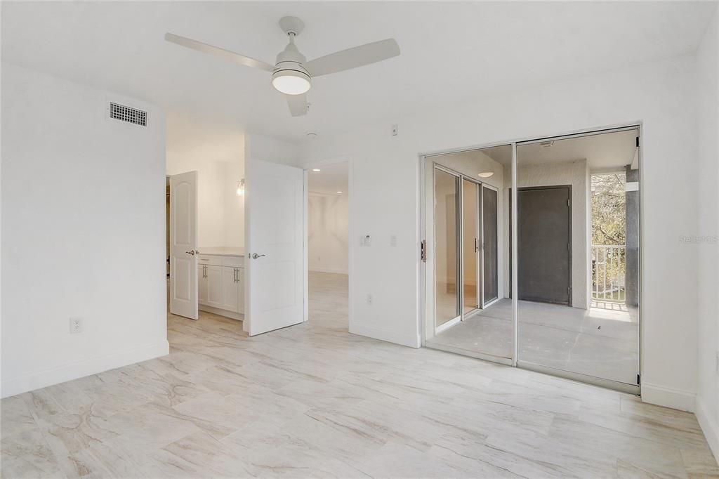 Activo con contrato: $209,900 (2 camas, 2 baños, 1020 Pies cuadrados)