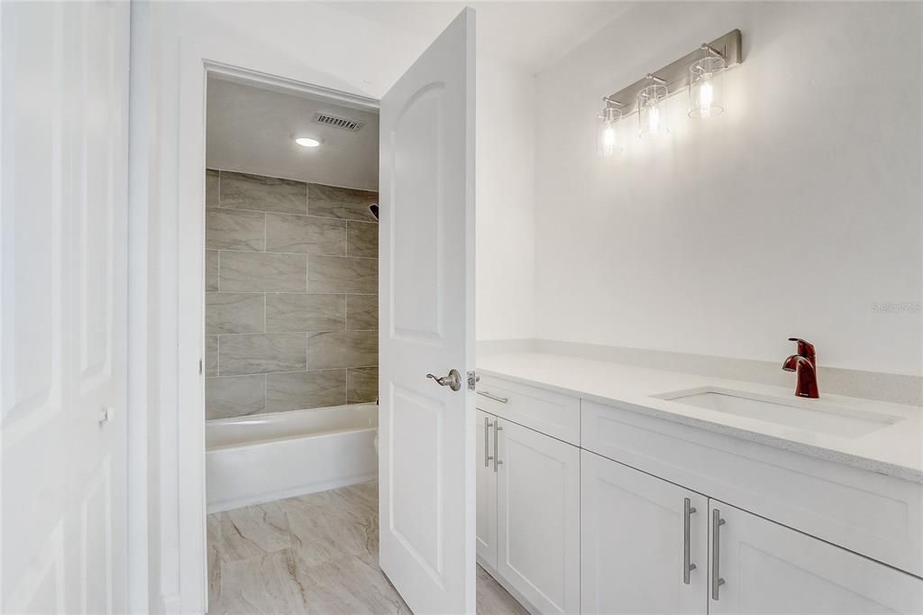Activo con contrato: $209,900 (2 camas, 2 baños, 1020 Pies cuadrados)