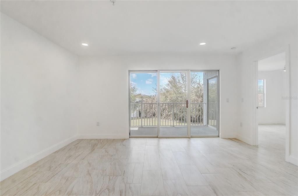 Activo con contrato: $209,900 (2 camas, 2 baños, 1020 Pies cuadrados)