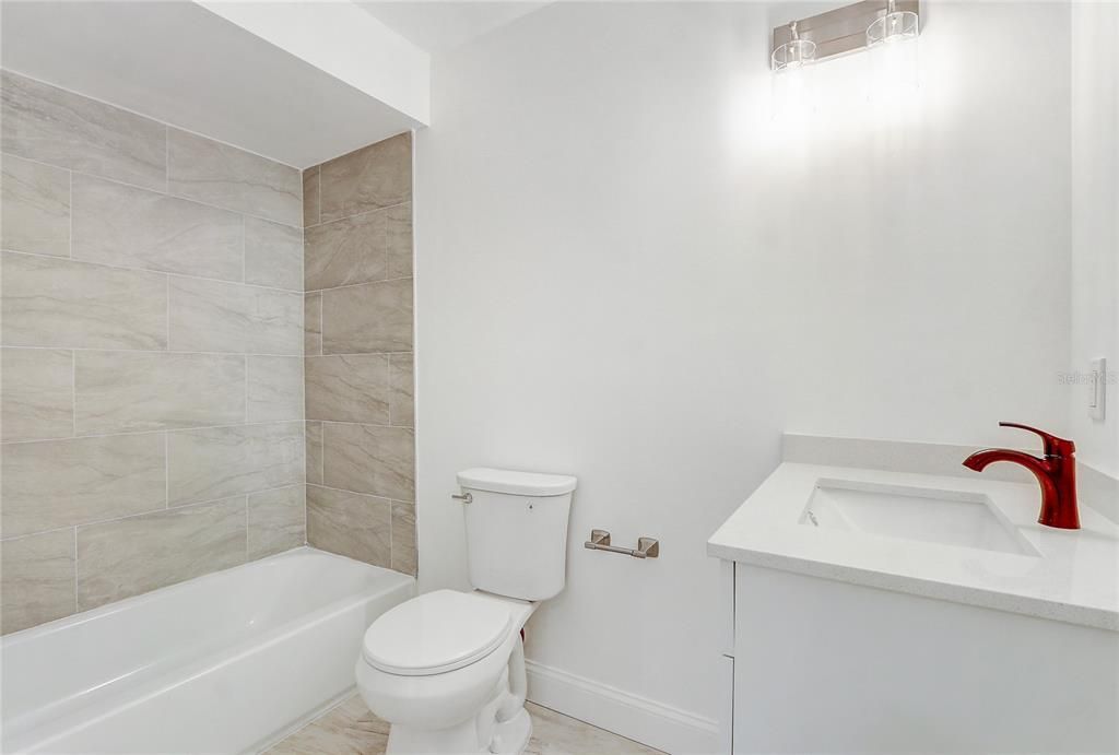 Activo con contrato: $209,900 (2 camas, 2 baños, 1020 Pies cuadrados)