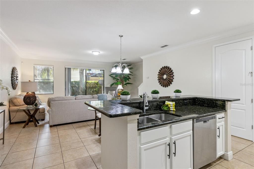 Activo con contrato: $369,900 (3 camas, 2 baños, 1676 Pies cuadrados)