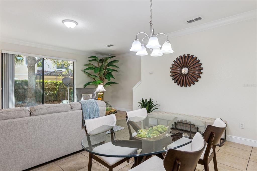 Activo con contrato: $369,900 (3 camas, 2 baños, 1676 Pies cuadrados)