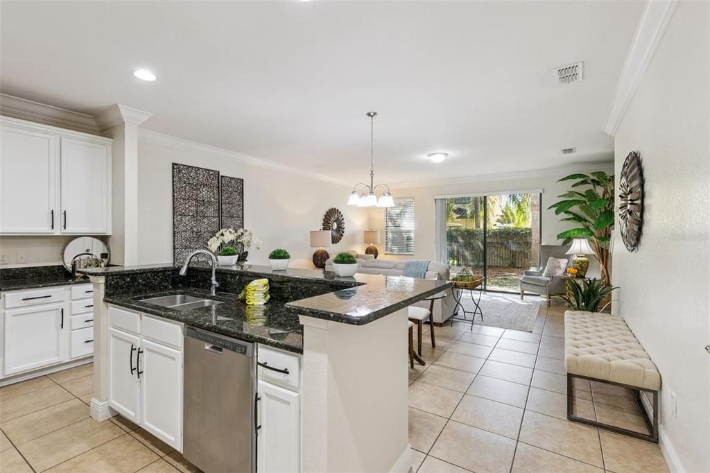 Activo con contrato: $369,900 (3 camas, 2 baños, 1676 Pies cuadrados)