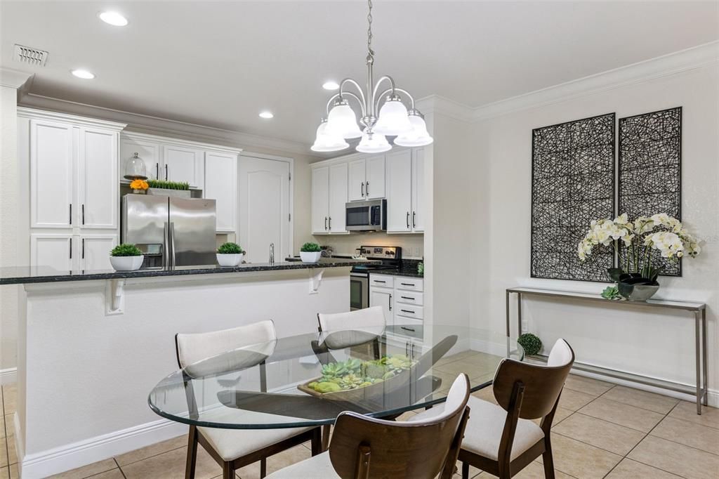 Activo con contrato: $369,900 (3 camas, 2 baños, 1676 Pies cuadrados)