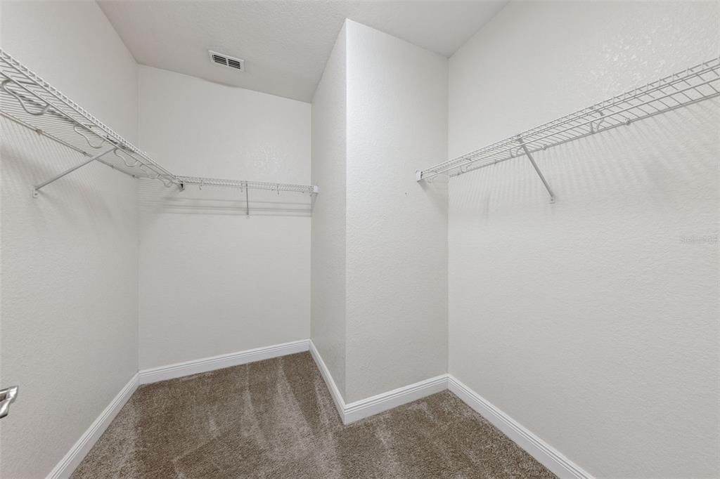 Activo con contrato: $369,900 (3 camas, 2 baños, 1676 Pies cuadrados)