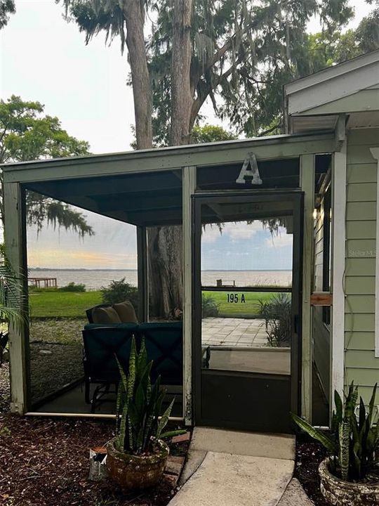 For Rent: $1,250 (1 beds, 1 baths, 350 Square Feet)