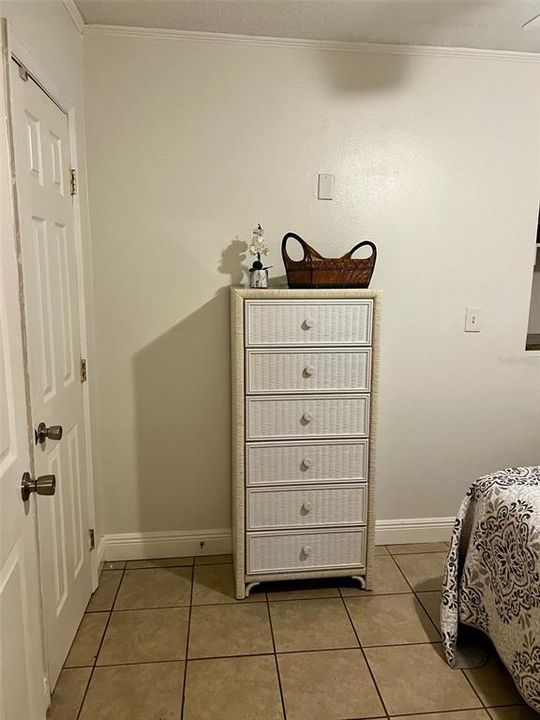 For Rent: $1,250 (1 beds, 1 baths, 350 Square Feet)