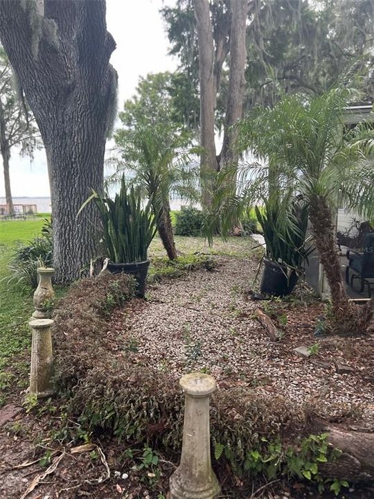 For Rent: $1,250 (1 beds, 1 baths, 350 Square Feet)