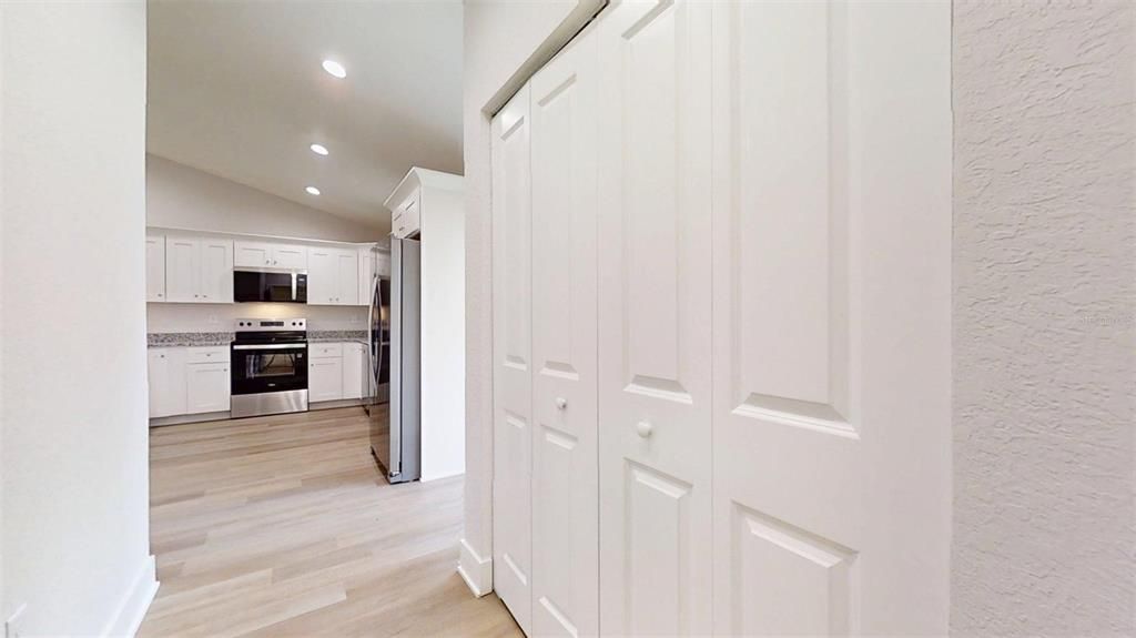 Active With Contract: $209,995 (3 beds, 2 baths, 1003 Square Feet)