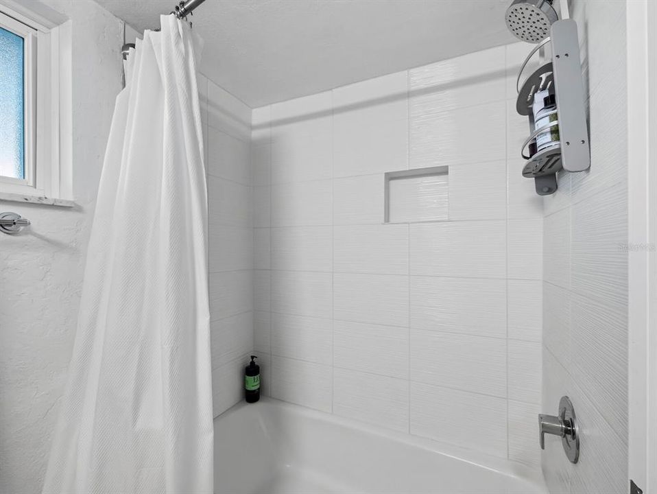 Activo con contrato: $145,000 (2 camas, 2 baños, 964 Pies cuadrados)