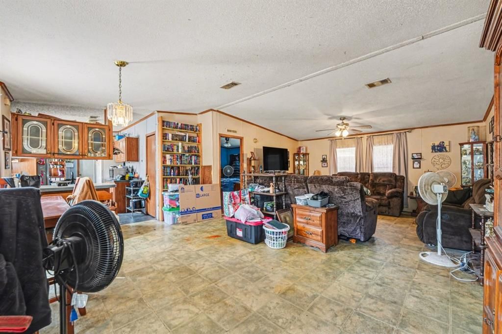 Activo con contrato: $195,000 (4 camas, 3 baños, 1620 Pies cuadrados)