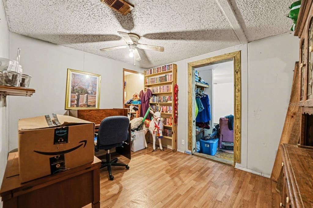Activo con contrato: $195,000 (4 camas, 3 baños, 1620 Pies cuadrados)