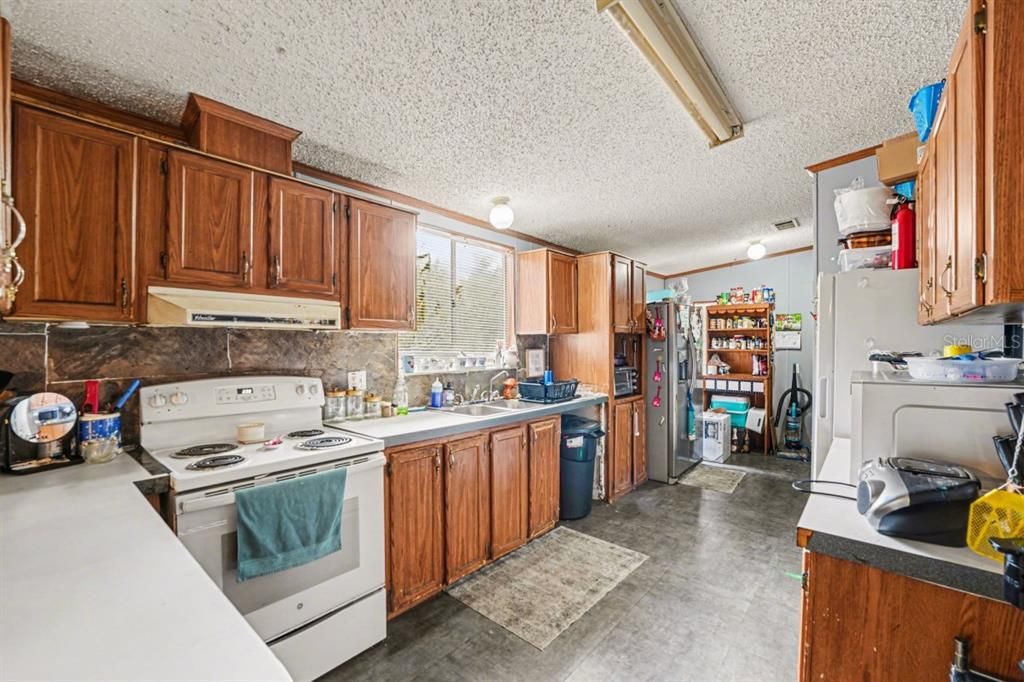 Activo con contrato: $195,000 (4 camas, 3 baños, 1620 Pies cuadrados)