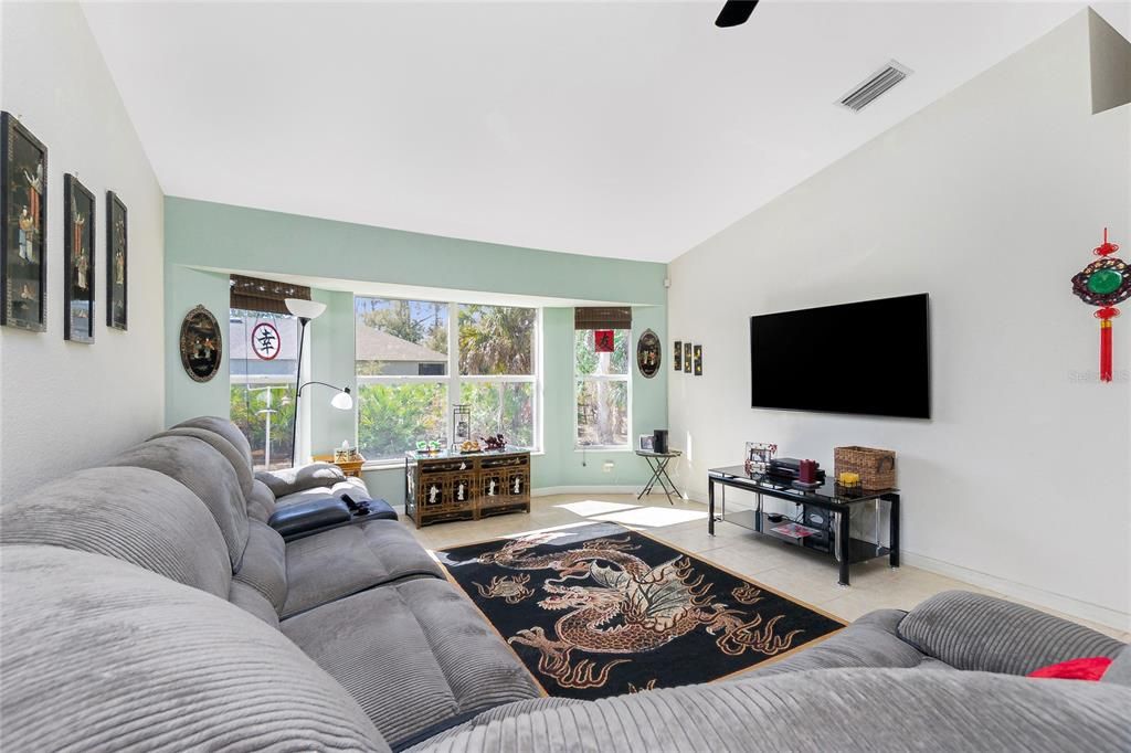 Active With Contract: $450,000 (3 beds, 2 baths, 2265 Square Feet)