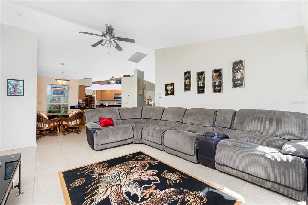 Active With Contract: $450,000 (3 beds, 2 baths, 2265 Square Feet)