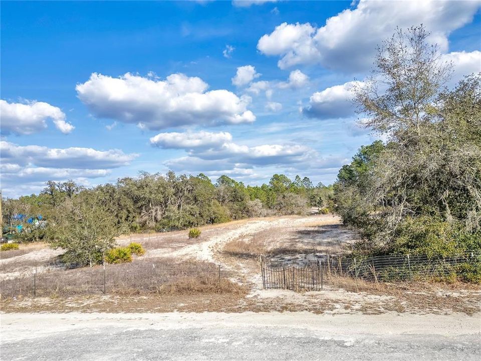 En Venta: $35,000 (0.55 acres)