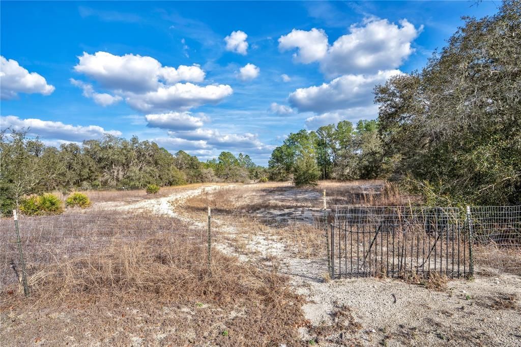 En Venta: $35,000 (0.55 acres)
