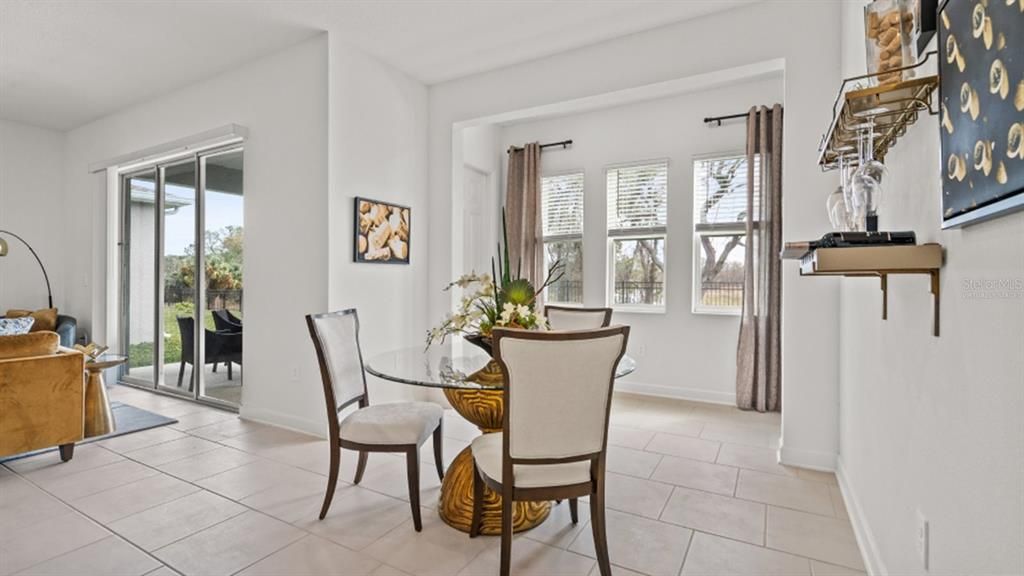 Под контрактом: $597,990 (4 спален, 3 ванн, 2650 Квадратных фут)