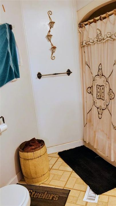 For Sale: $109,000 (3 beds, 2 baths, 1647 Square Feet)