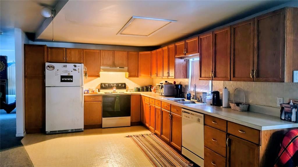 For Sale: $109,000 (3 beds, 2 baths, 1647 Square Feet)