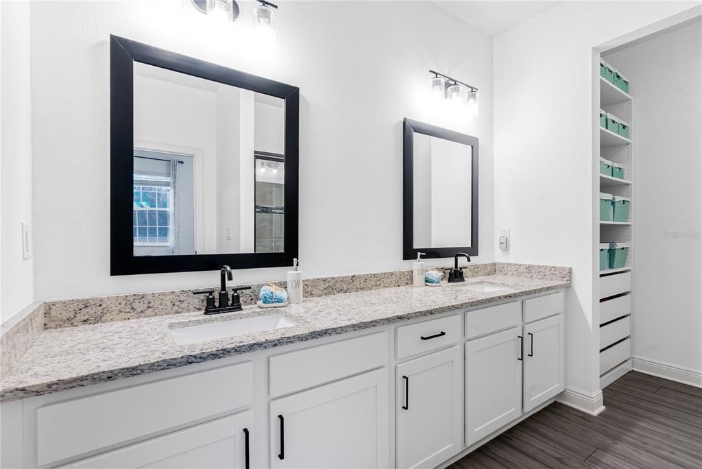 For Sale: $450,000 (3 beds, 2 baths, 1497 Square Feet)