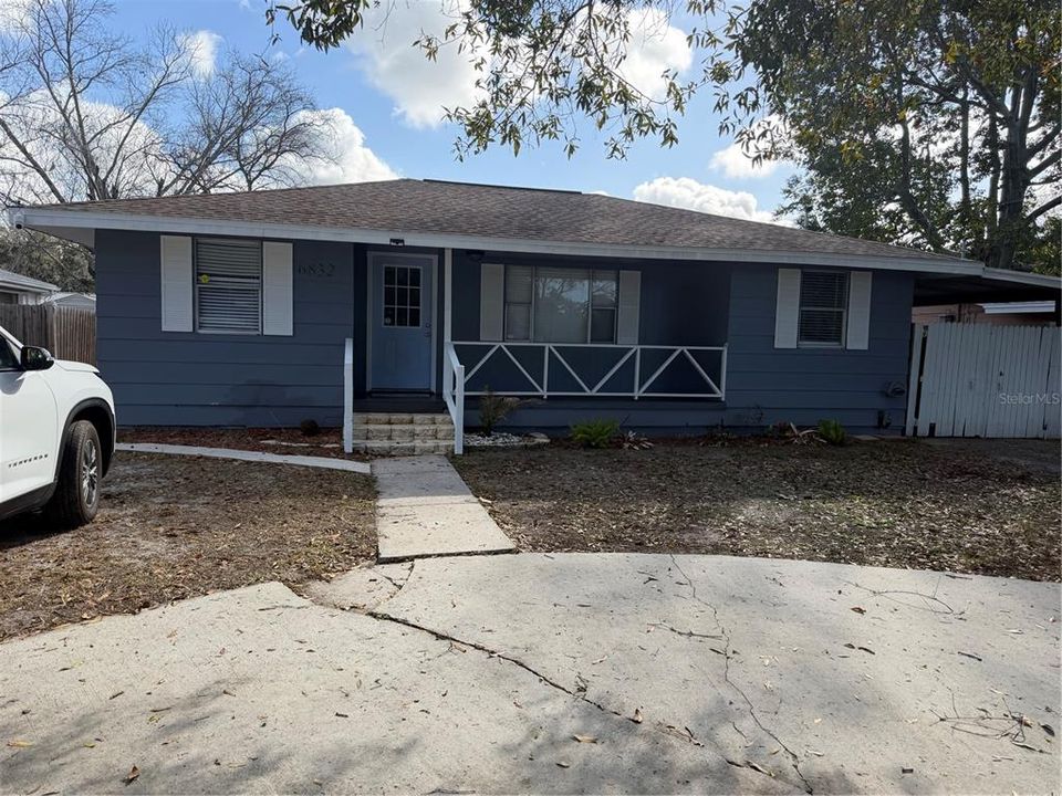 Active With Contract: $209,000 (3 beds, 2 baths, 916 Square Feet)
