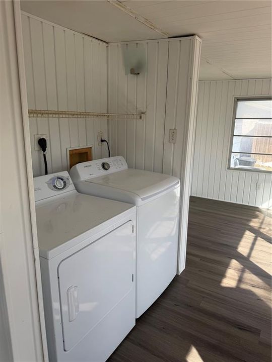 Active With Contract: $209,000 (3 beds, 2 baths, 916 Square Feet)