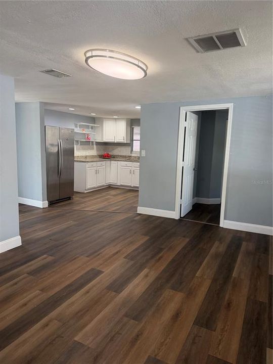 Active With Contract: $209,000 (3 beds, 2 baths, 916 Square Feet)