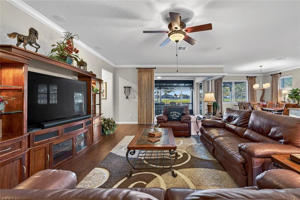 For Sale: $650,000 (3 beds, 3 baths, 2543 Square Feet)