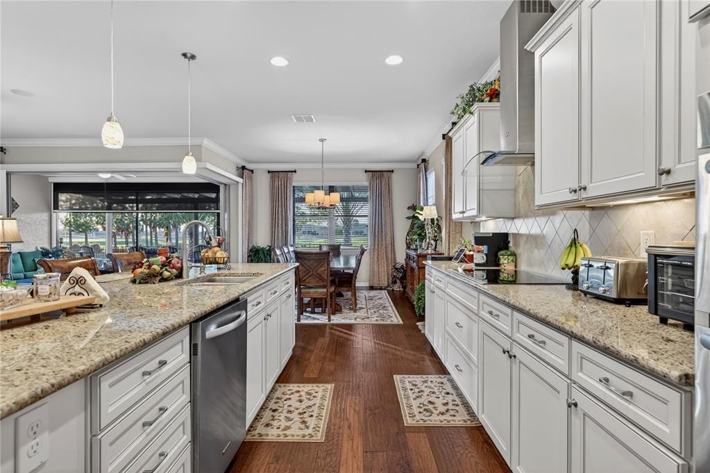 For Sale: $650,000 (3 beds, 3 baths, 2543 Square Feet)