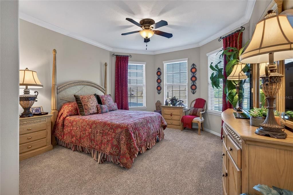 For Sale: $650,000 (3 beds, 3 baths, 2543 Square Feet)