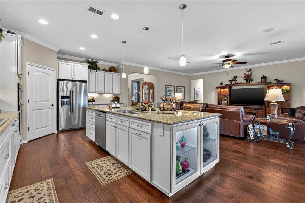 For Sale: $650,000 (3 beds, 3 baths, 2543 Square Feet)