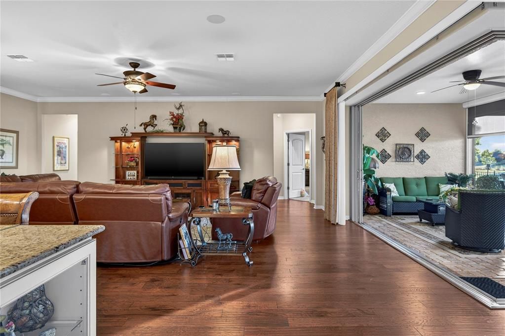 For Sale: $650,000 (3 beds, 3 baths, 2543 Square Feet)
