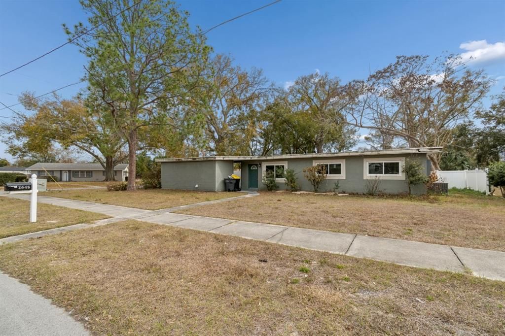 Active With Contract: $229,999 (3 beds, 2 baths, 1204 Square Feet)